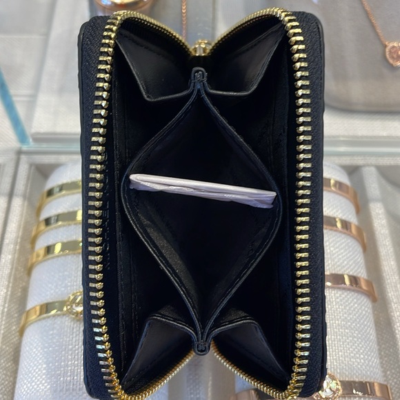 Michael Kors Women Medium Zip Around Card Case Coin Pouch Wallet Black 
NWT - Picture 8 of 16